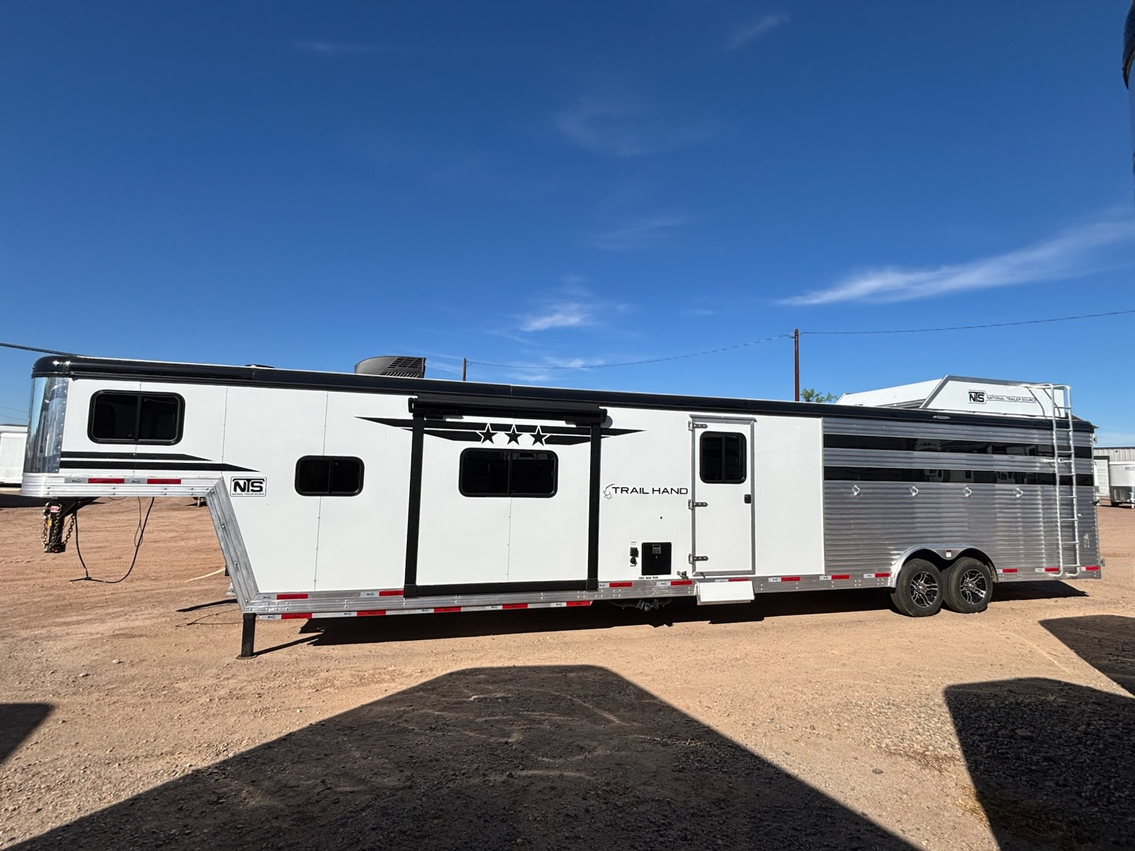 Support Hand Rack Slide 2027 Bison Trailhand 16' Livestock 15' Living Quarters | Horse Trailer ...